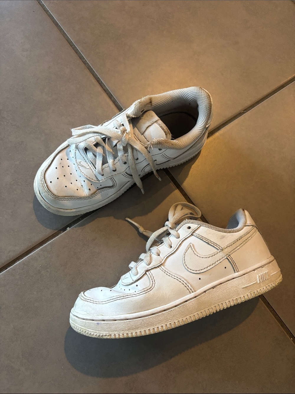 Nike Air Force 1 Toddler Triple White Sneakers Size 13C – Pre-owned